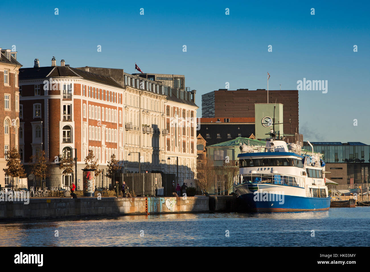 Danemark, copenhague, Port, Mme Jeppe boat amarré à côté de Havnegade, Street Banque D'Images