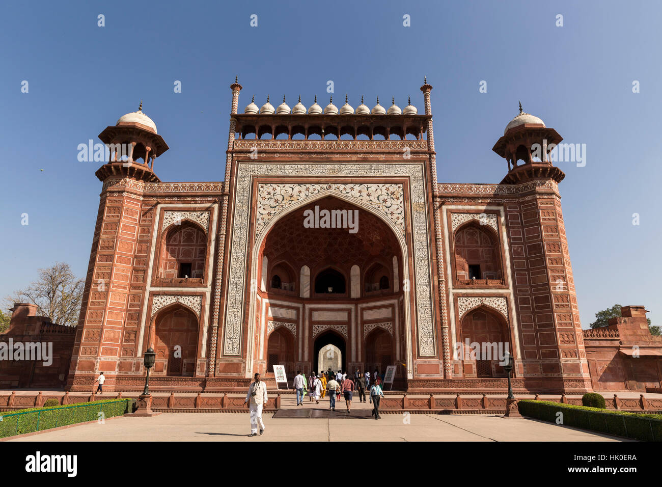 La grande porte (Darwaza-i rauza), l'entrée principale de la tombe. Taj Mahal, Agra, Uttar Pradesh, Inde Banque D'Images