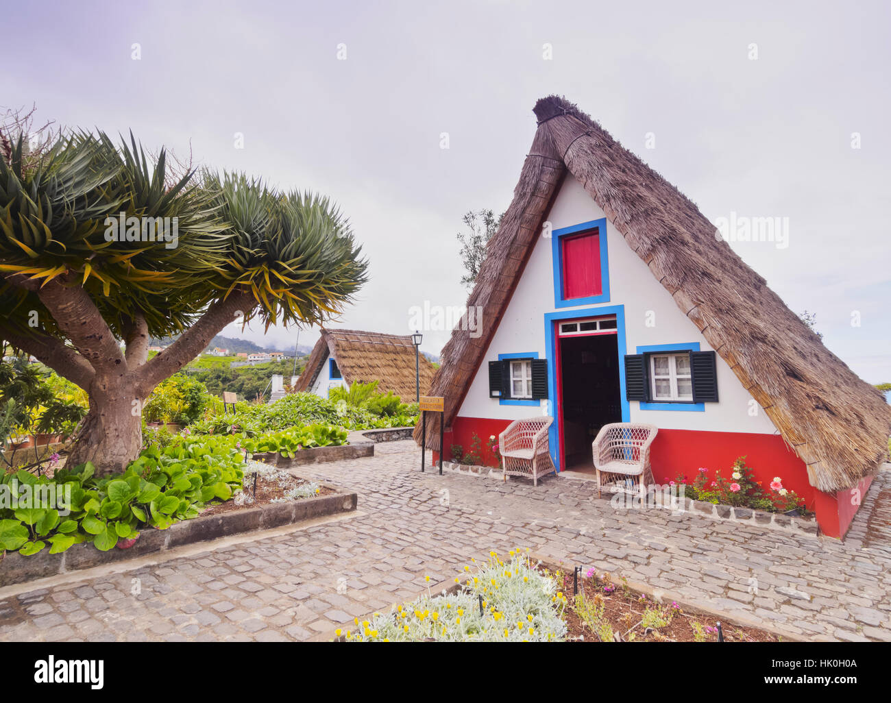Maison rurale traditionnelle dans la région de Santana, Madeira, Portugal Banque D'Images