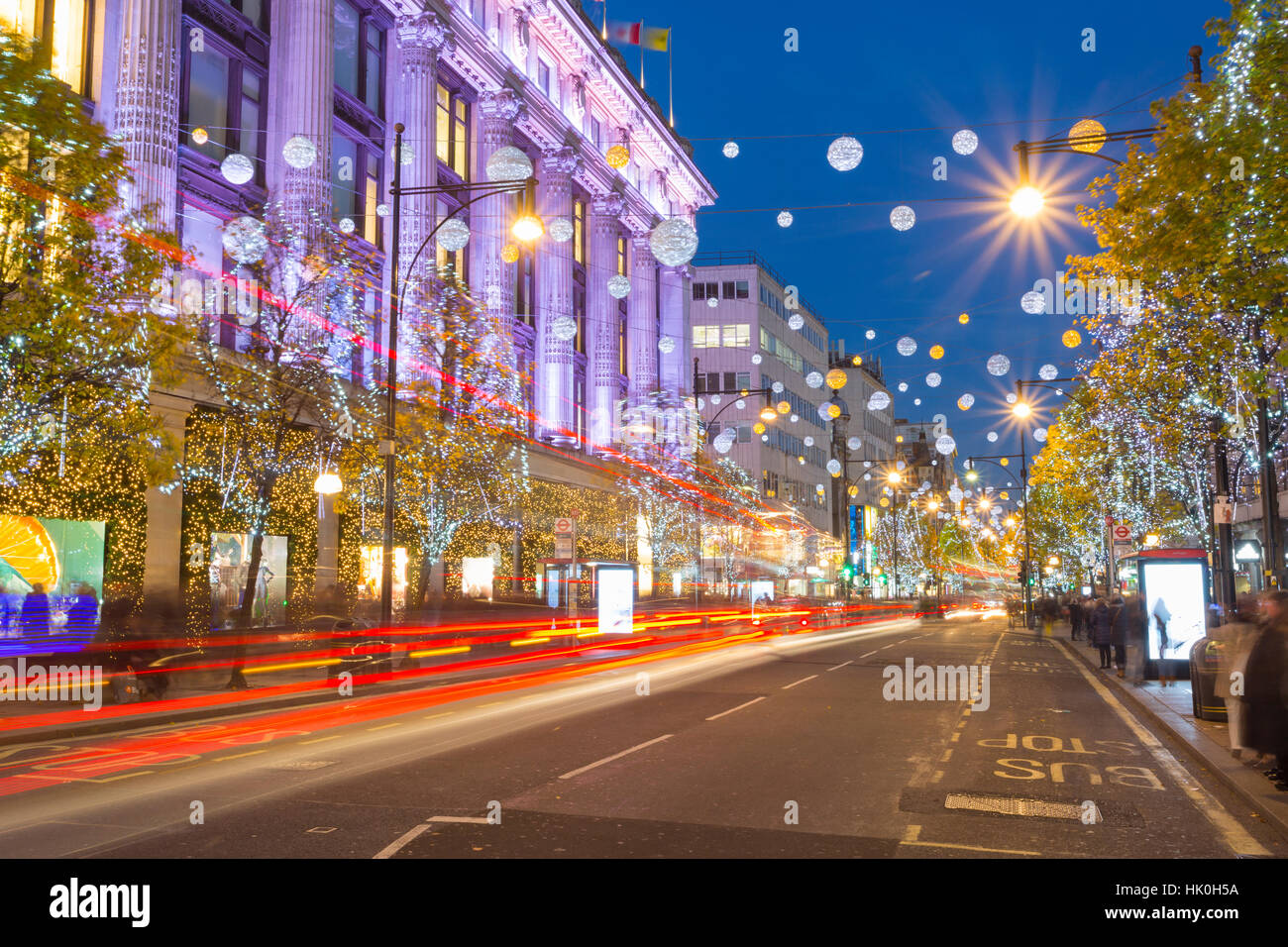 Selfridges sur Oxford Street à Noël, Londres, Angleterre, Royaume-Uni Banque D'Images