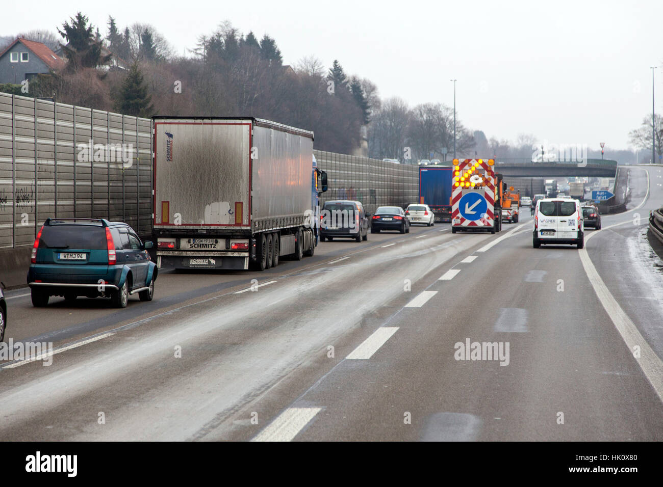Vue à travers le pare-brise à l'autoroute A46 près de Wuppertal Banque D'Images