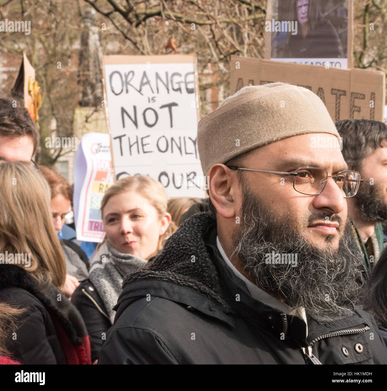 Londres, Royaume-Uni. 4 Février, 2017. Londres 4 février 2017, musulmans manifestant devant l'ambassade des États-Unis à l'Atout anti-manifestation à Londres Crédit : Ian Davidson/Alamy Live News Banque D'Images