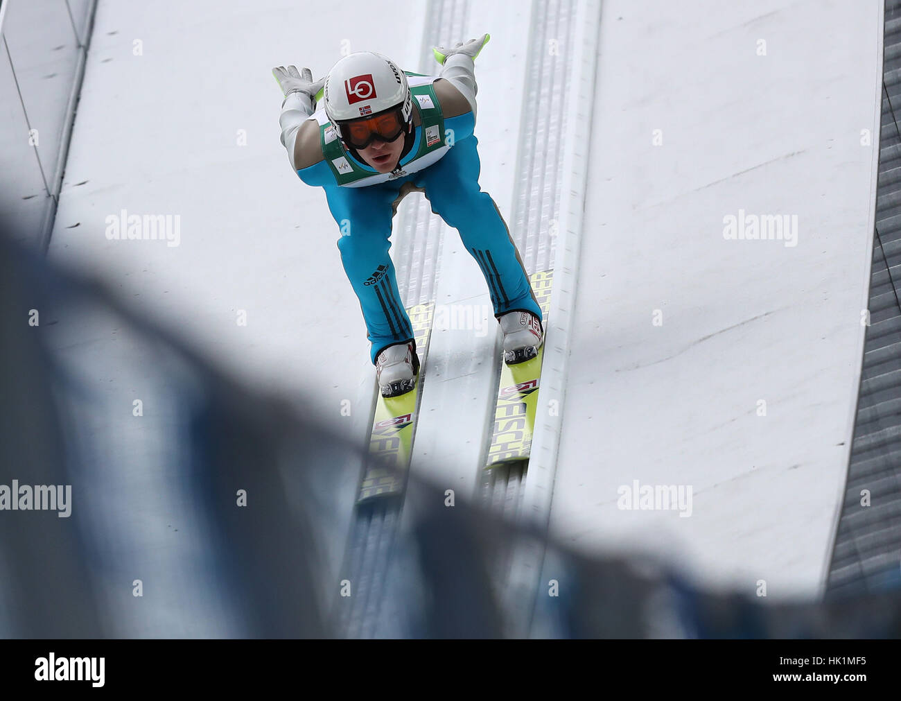 Oberstdorf, Allemagne. Le 04 février, 2017. Norwergian cavalier ski Daniel Andre Tande en action pendant l'exécution d'un test sur l'Heini-Klopfer le saut à ski Hill à la Coupe du Monde de vol à Ski à Oberstdorf, Allemagne, 04 février 2017. Photo : Daniel Karmann/dpa/Alamy Live News Banque D'Images