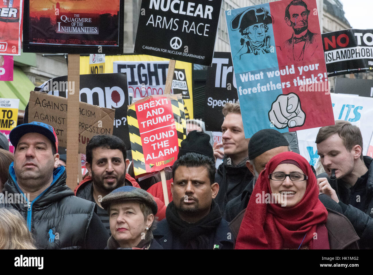 Londres, Royaume-Uni. 4 Février, 2017. heaed du mars, à l'Atout anti-manifestation à Londres Crédit : Ian Davidson/Alamy Live News Banque D'Images