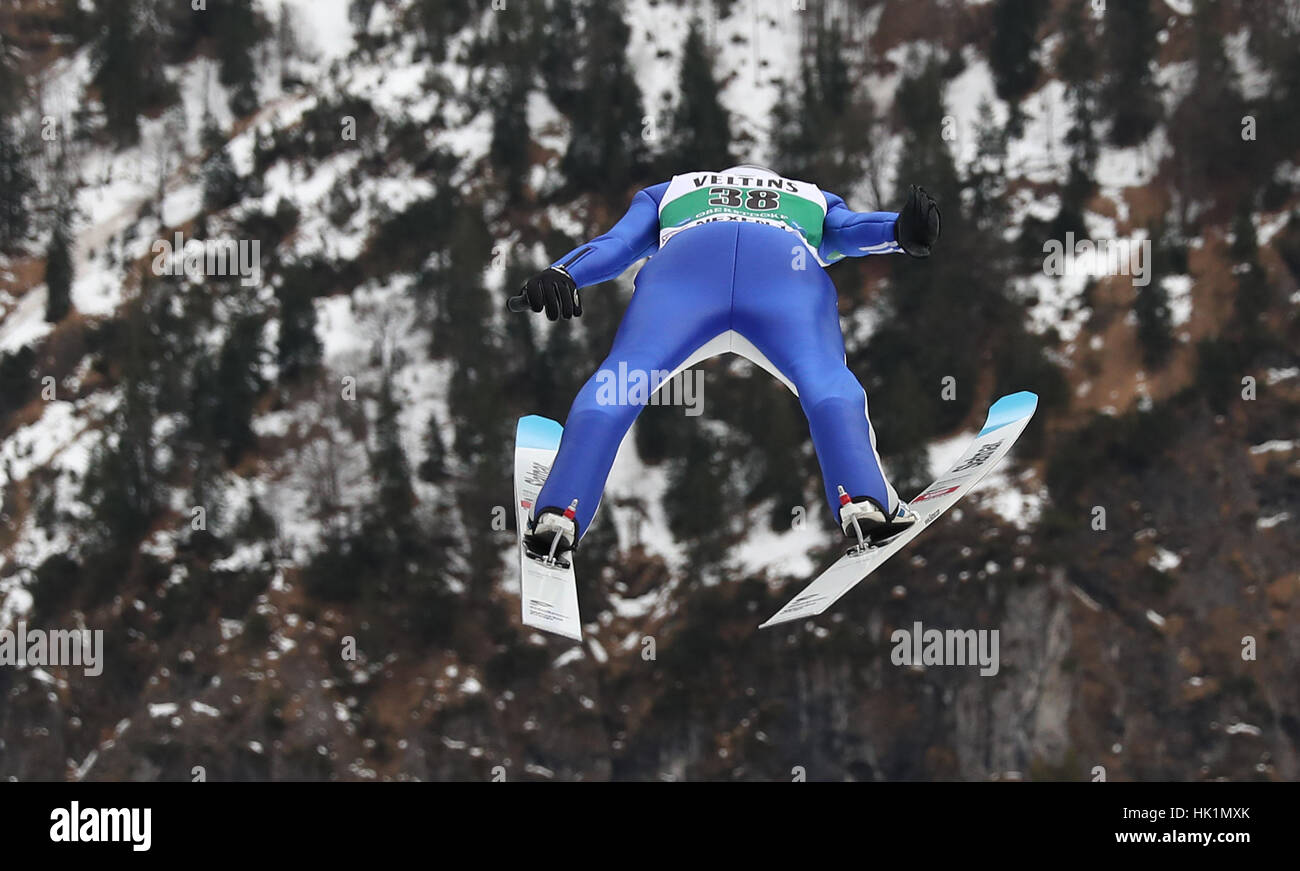 Oberstdorf, Allemagne. Le 04 février, 2017. Sauteur à ski slovène Domen Prevc en action pendant l'exécution d'un test sur l'Heini-Klopfer le saut à ski Hill à la Coupe du Monde de vol à Ski à Oberstdorf, Allemagne, 04 février 2017. Photo : Daniel Karmann/dpa/Alamy Live News Banque D'Images