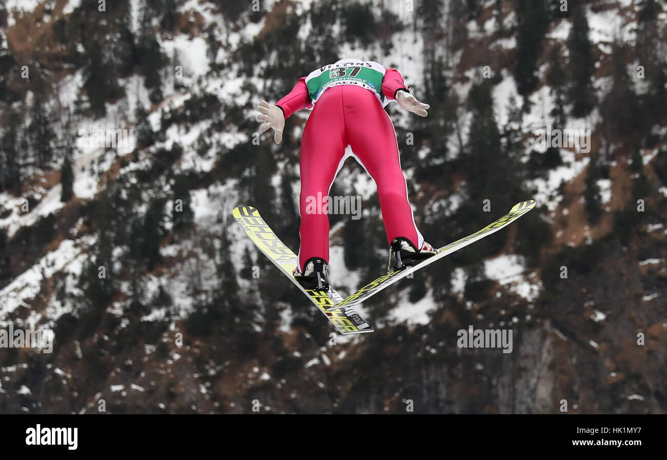 Oberstdorf, Allemagne. Le 04 février, 2017. Sauteur à ski Autrichien Stefan Kraft en action pendant l'exécution d'un test sur l'Heini-Klopfer le saut à ski Hill à la Coupe du Monde de vol à Ski à Oberstdorf, Allemagne, 04 février 2017. Photo : Daniel Karmann/dpa/Alamy Live News Banque D'Images