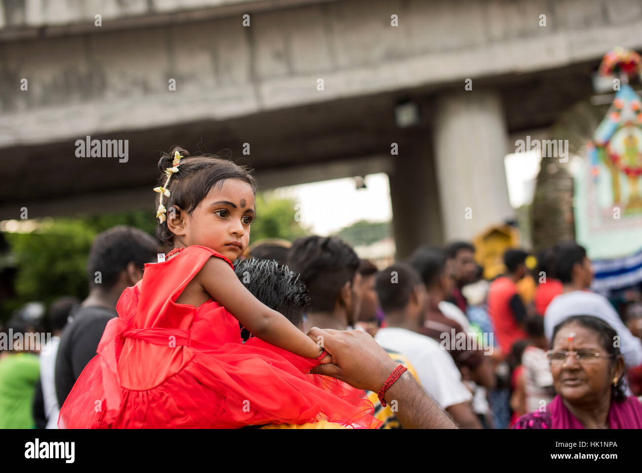 Kuala Lumpur, Malaisie. 4 Février, 2017. Hindou dévot malaisien participe à la fête de Thaipusam à Batu Caves, la Malaisie, le 04 février, 2017. Thaipusam est célébré par les dévots du dieu hindou Murugan et est un important festival de la communauté tamoule dans des pays comme l'Inde, Sri Lanka, Indonésie, Thaïlande, Malaisie et Singapour, au cours de laquelle les dévots pierce eux-mêmes avec les pointes et prendre part à de longues processions. Crédit : Chris JUNG/Alamy Live News Banque D'Images