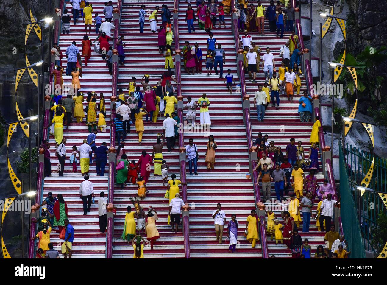 Kuala Lumpur, Malaisie. Feb, 2017 4. Hindou dévot malaisien participe à la fête de Thaipusam à Batu Caves, la Malaisie, le 04 février, 2017. Thaipusam est célébré par les dévots du dieu hindou Murugan et est un important festival de la communauté tamoule dans des pays comme l'Inde, Sri Lanka, Indonésie, Thaïlande, Malaisie et Singapour, au cours de laquelle les dévots pierce eux-mêmes avec les pointes et prendre part à de longues processions. Crédit : Chris Jung/ZUMA/Alamy Fil Live News Banque D'Images