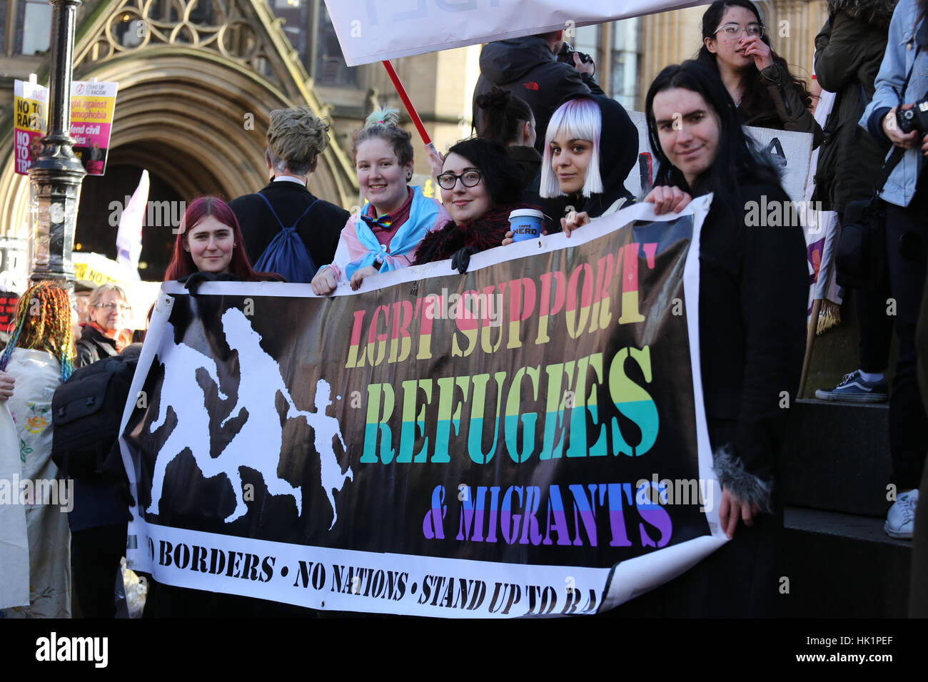 Manchester, UK. 4 Février, 2017. Le 'prend en charge les réfugiés LGBT & bannière des migrants eu lieu jusqu'à Albert Square, Manchester, 4 février 2017 (C)Barbara Cook/Alamy Live News Banque D'Images