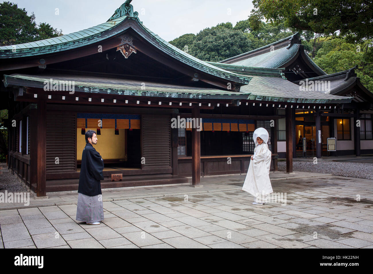 Mari et femme, sanctuaire de Meiji Jingu, mariage traditionnel, Tokyo, Japon Banque D'Images