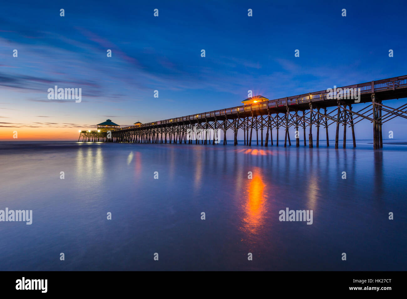 L'embarcadère à l'aube, dans la région de Folly Beach en Caroline du Sud. Banque D'Images