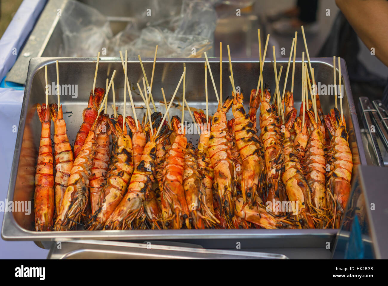 Crevette barbecue sur le marché de l'alimentation de rue, les crevettes barbecue Banque D'Images