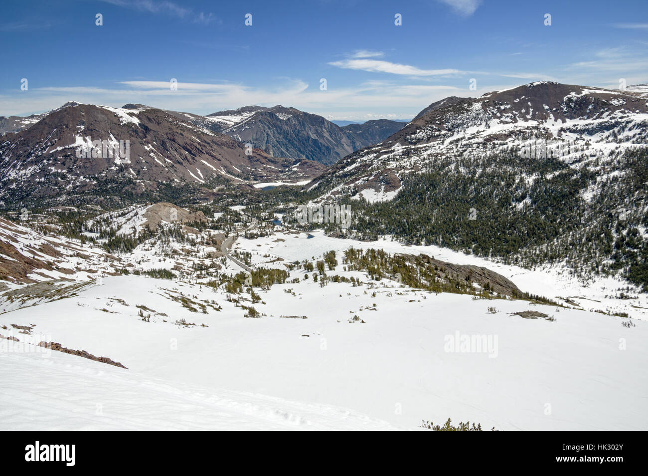 Vue du côté est de Tioga Pass de Gaylor Pic avec snow Banque D'Images