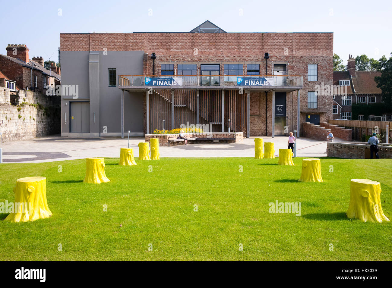 Au sein de la symétrie en céramique Yorks mur médiéval, Art Museum, York, England, UK Banque D'Images