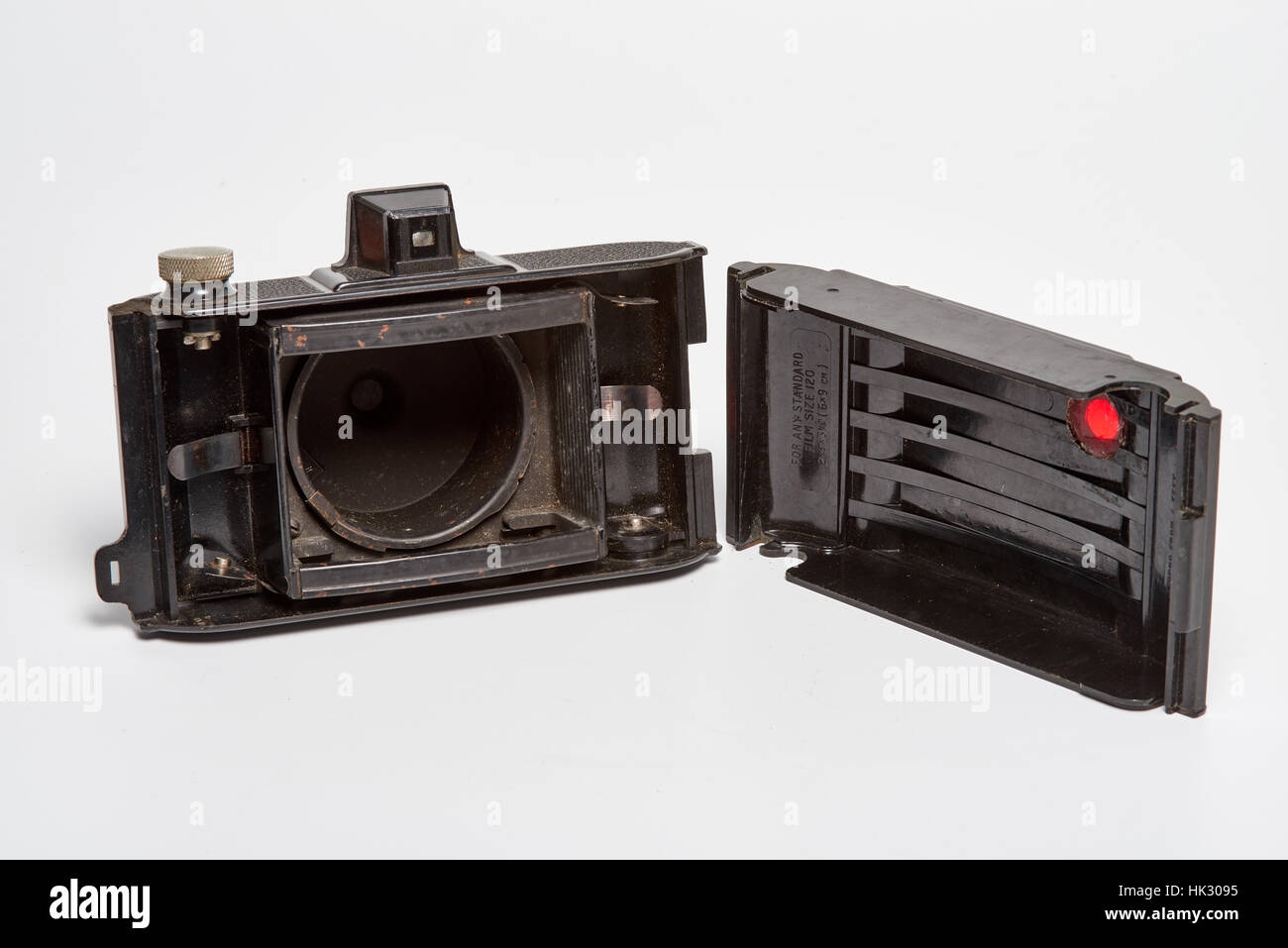 Le Arti-Six est une caméra viseur bakélite britannique faite autour de 1950. Il avait un tube à vis - objectif lorsque vous prenez une photo, l'objectif vissé forwar Banque D'Images