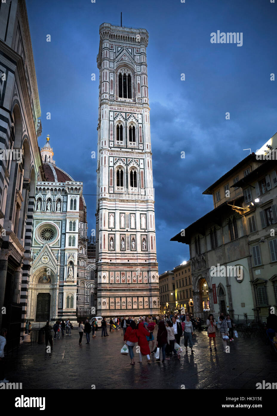 Le Campanile de Giotto dans la soirée, la Piazza del Duomo, Florence, Italie Banque D'Images