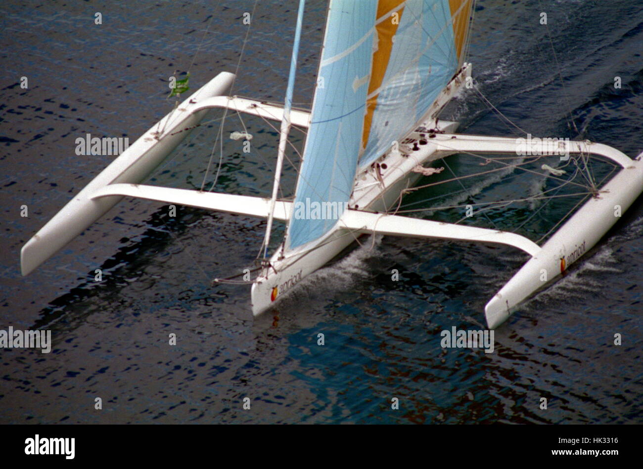 AJAXNETPHOTO. 5ème Juin, 1988. PLYMOUTH, en Angleterre. - 1988 CARLSBERG STAR course transatlantique en solitaire OSTAR 1988 - Démarrer - ESPRIT D'ABRICOT ; SKIPPER, TONY BULLIMORE (GBR) PHOTO : JONATHAN EASTLAND/AJAX REF:880506 14 Banque D'Images