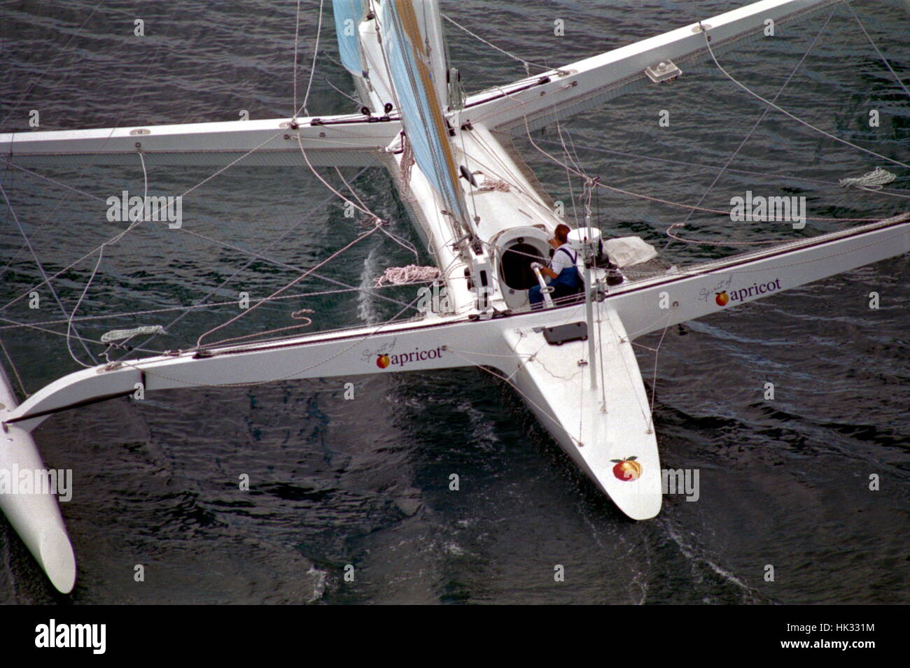 AJAXNETPHOTO. 5ème Juin, 1988. PLYMOUTH, en Angleterre. - 1988 CARLSBERG STAR course transatlantique en solitaire OSTAR 1988 - Démarrer - ESPRIT D'ABRICOT ; SKIPPER, TONY BULLIMORE (GBR) PHOTO : JONATHAN EASTLAND/AJAX REF:880506 15 Banque D'Images