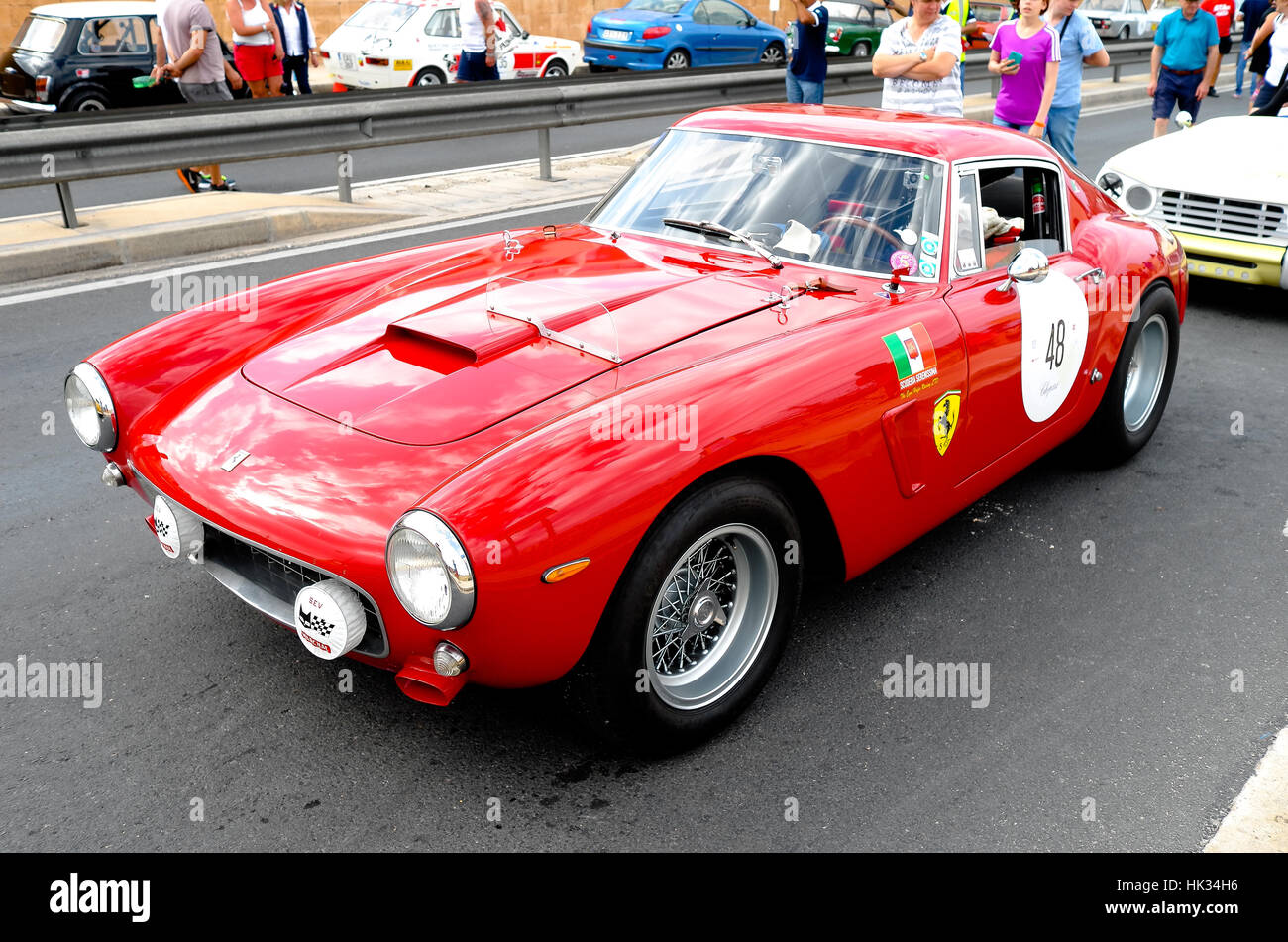 6 octobre 2016, la baie de Mellieha, Malte, Triq Il-Marfa - Ferrari 250 GT à la Malta Classic 2016 avant la course. Banque D'Images