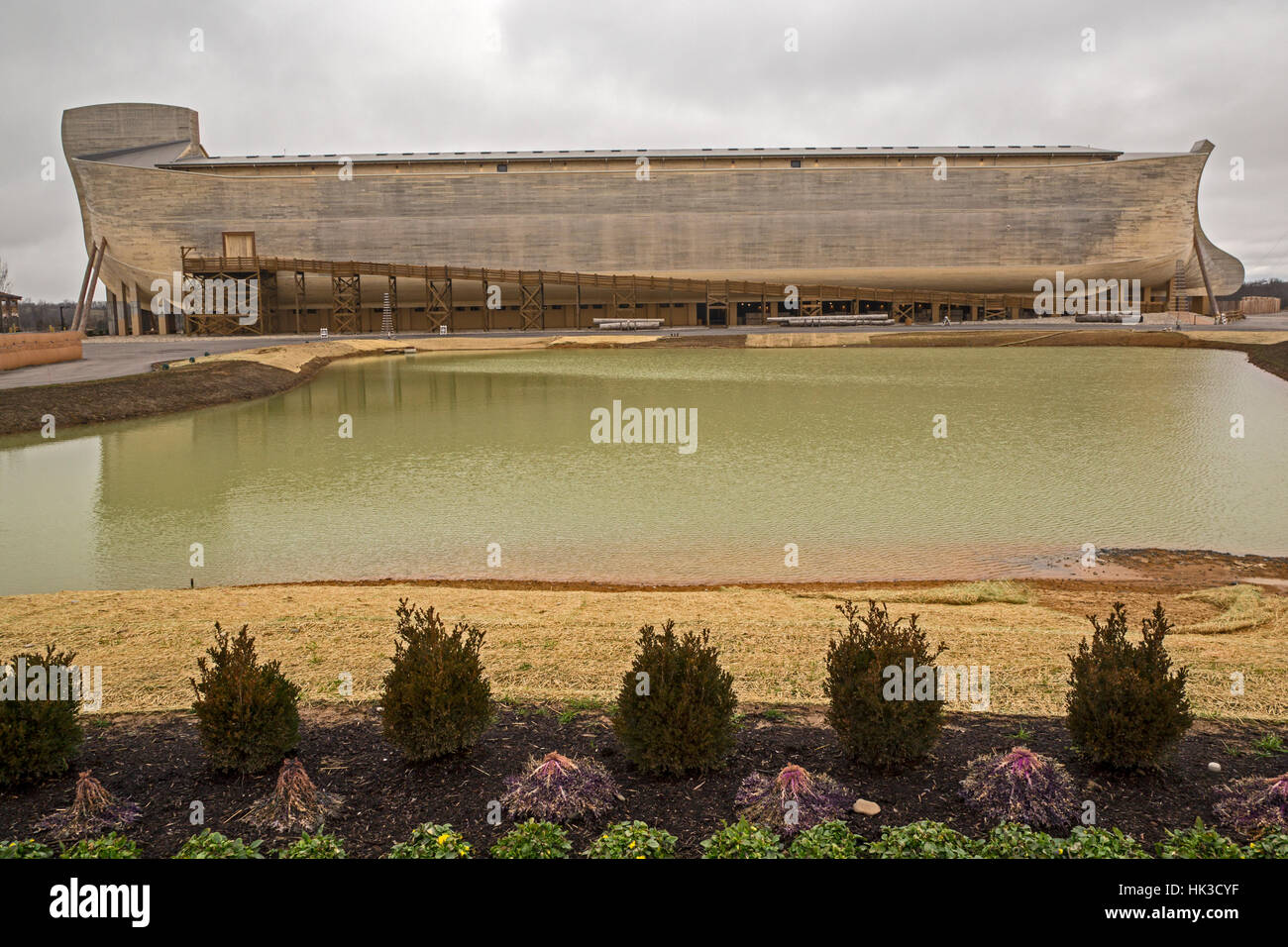 Williamstown, Massachusetts - l'arche rencontre, un modèle de l'arche de Noé construit par le groupe fondamentaliste chrétienne, réponses dans la Genèse. Banque D'Images