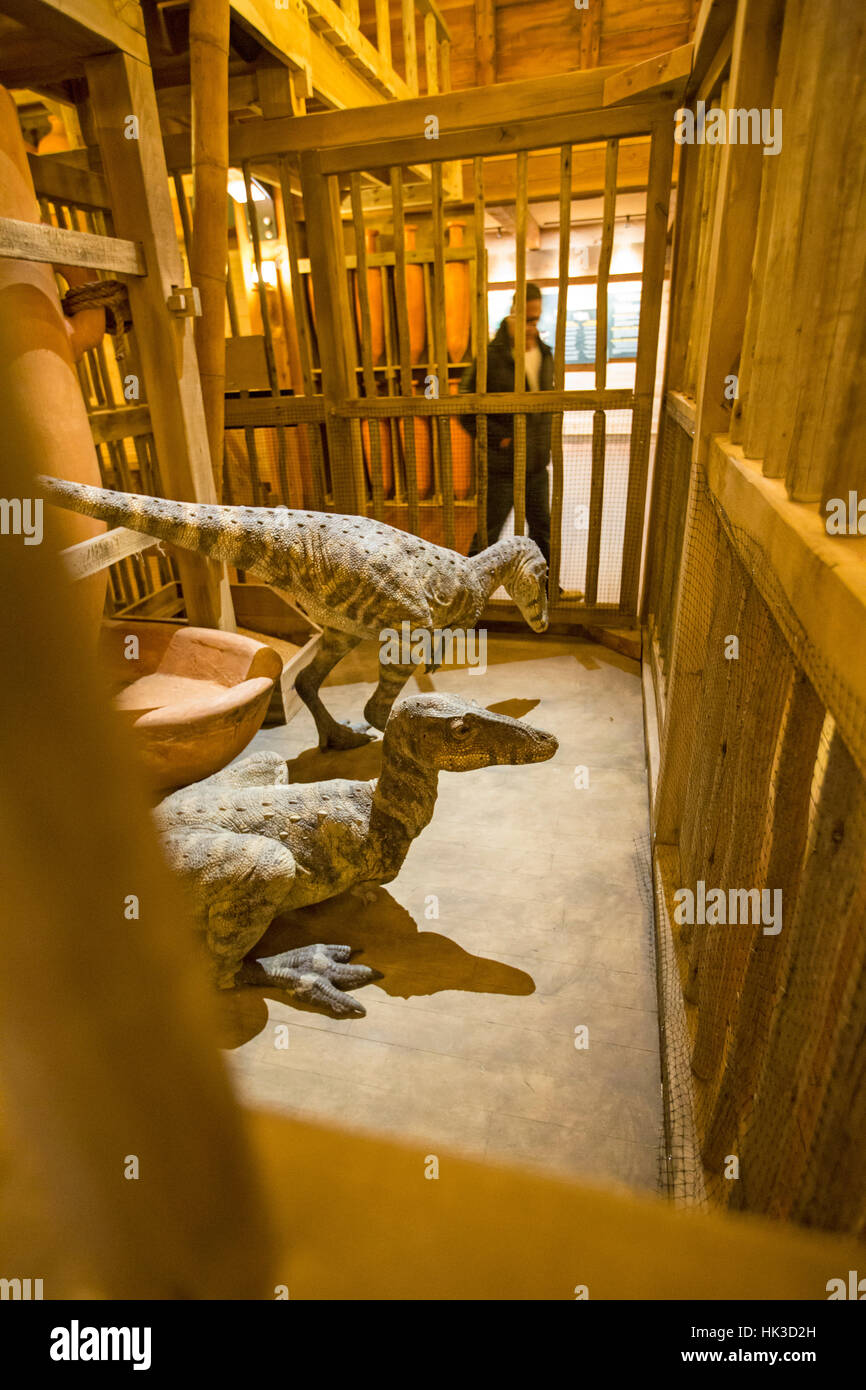 Williamstown, Massachusetts - Les dinosaures dans un modèle de l'arche mais par un groupe fondamentaliste chrétienne comme un parc à thème. Banque D'Images
