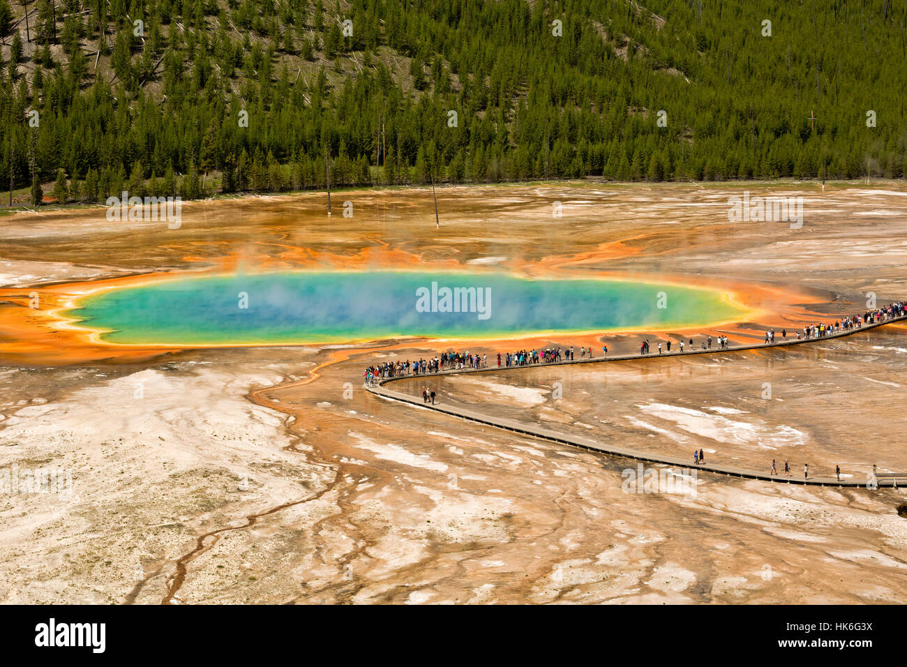 WY02210-00...WYOMING - Grand Prismatic Spring Midway Geyser Basin dans le Parc National de Yellowstone. Banque D'Images