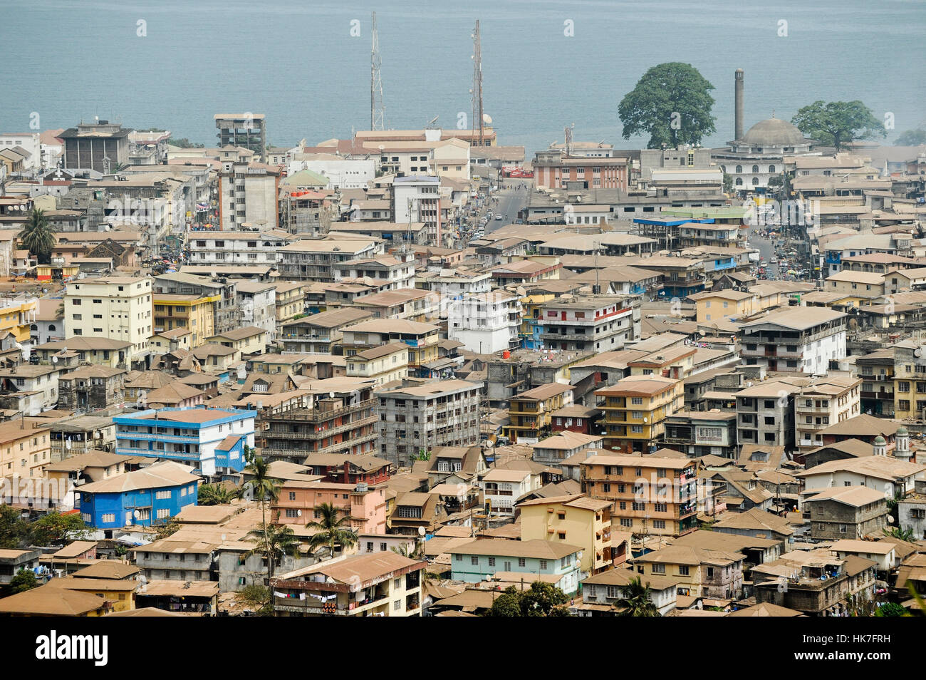 La SIERRA LEONE, FREETOWN ville avec Cotton Tree et vue sur l'océan