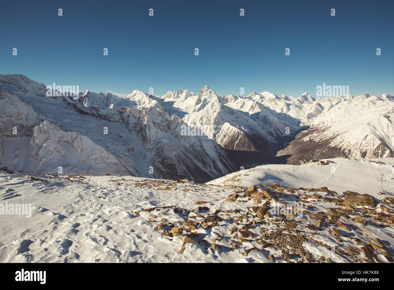 Sommet de montagne dans les montagnes du Caucase, Dombai Banque D'Images