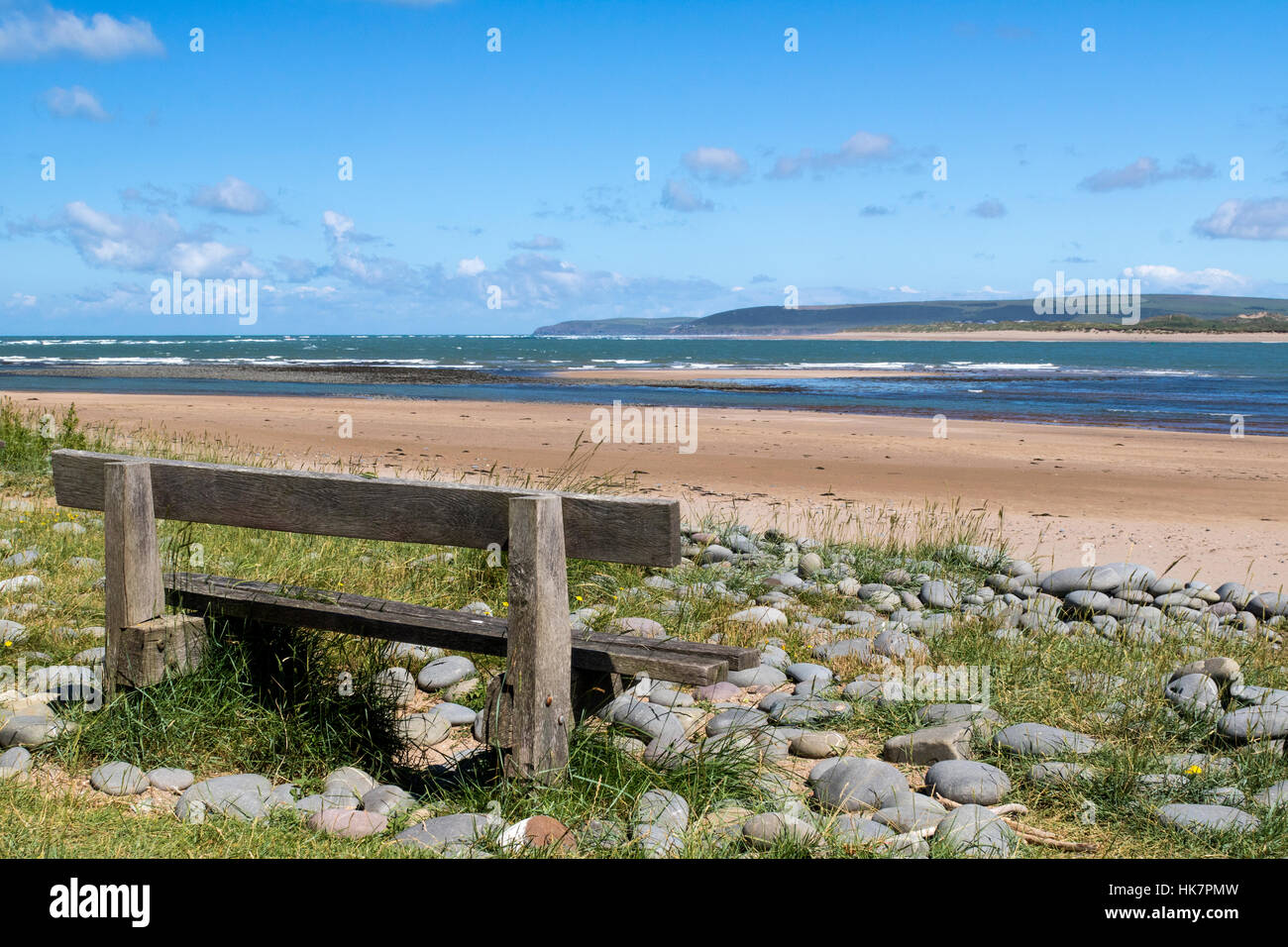 Banc de la vue 2 : Taw-Torridge vers l'estuaire à Saunton Sands et Baggy Point. Banque D'Images