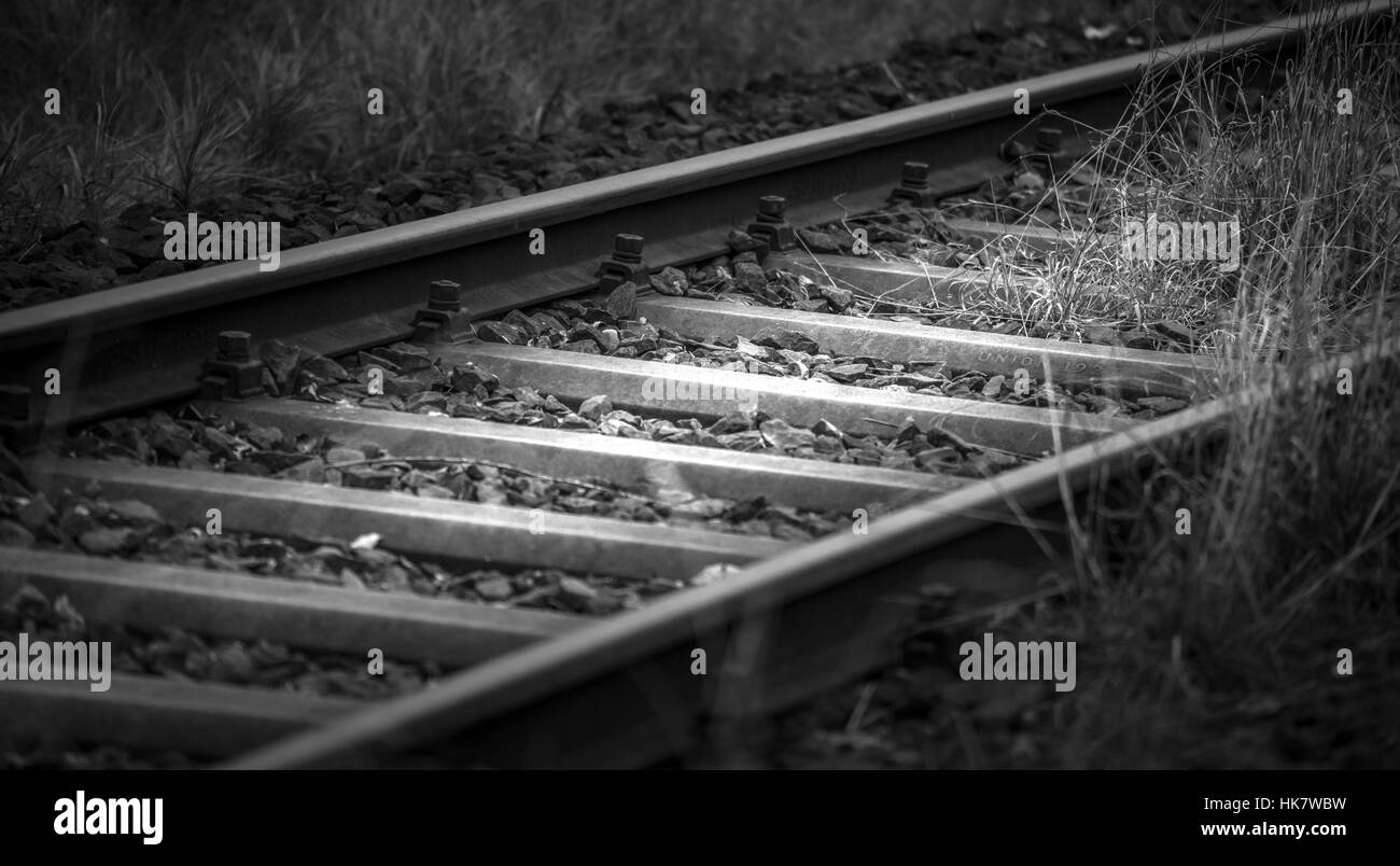 Ligne de chemin de fer patiné en noir et blanc Banque D'Images