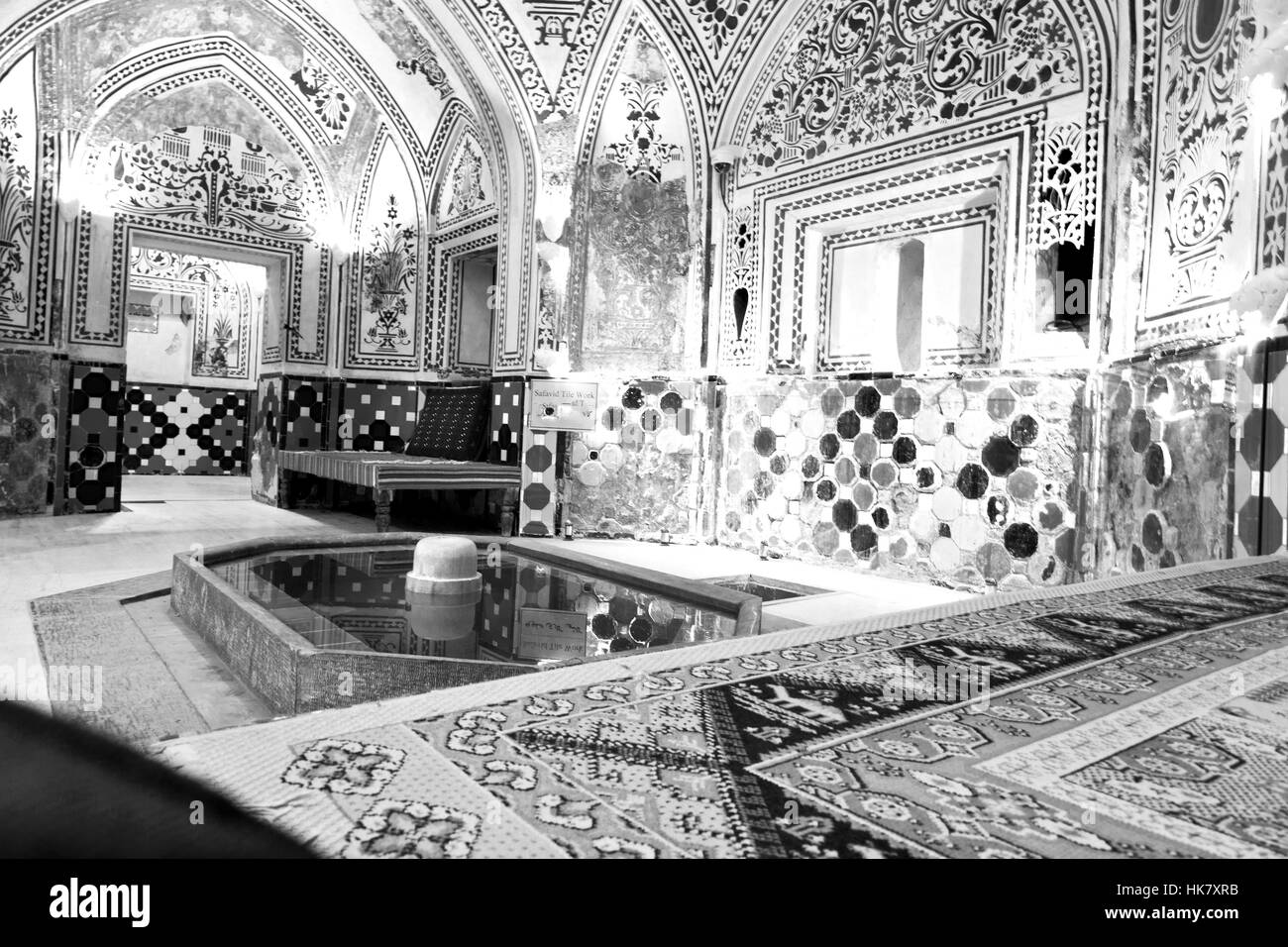 Blur en Iran kashan tapis islamique hammam pour la détente et de la fontaine Banque D'Images