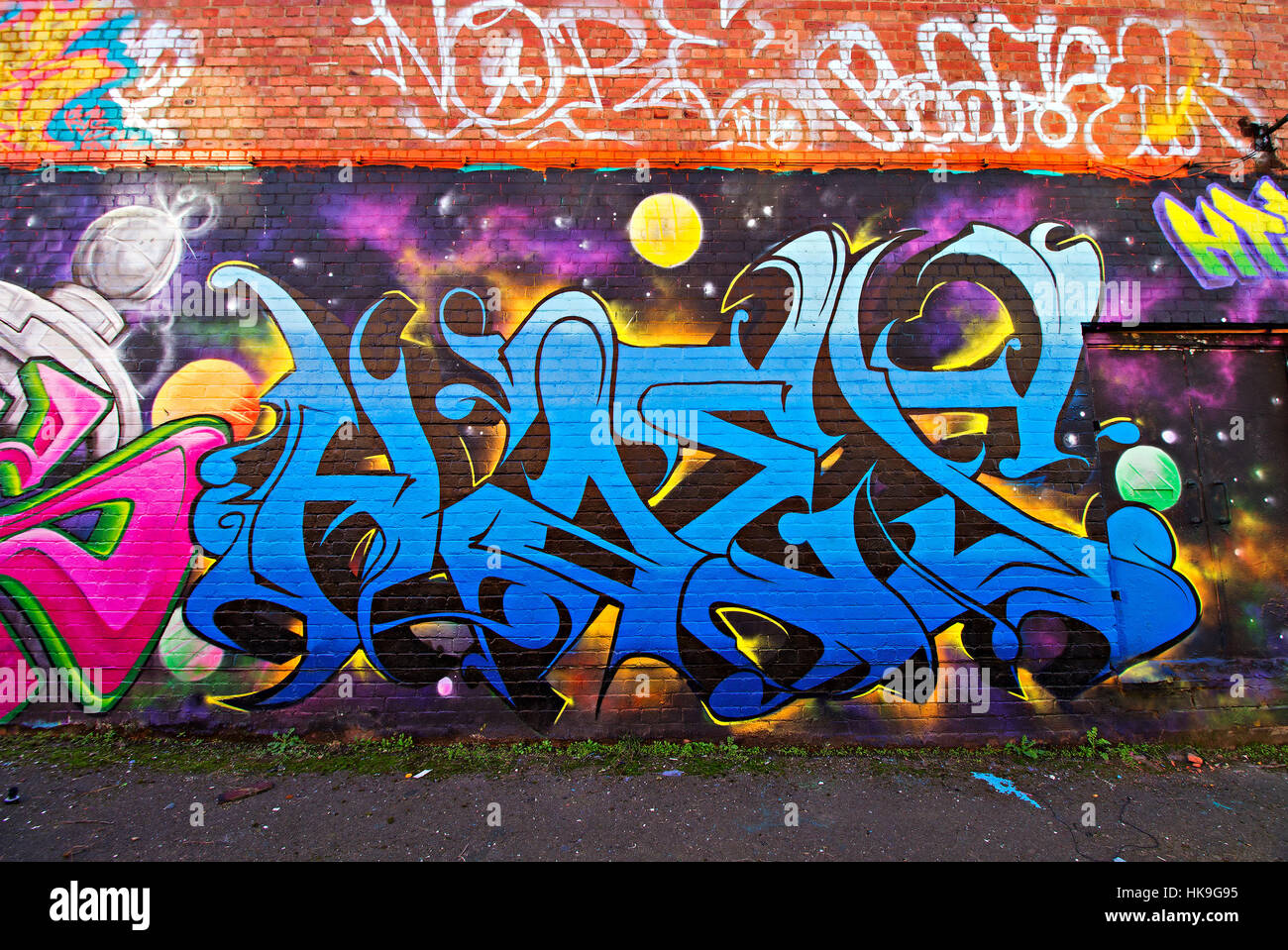 Amazing graffiti coloré dans la zone du Triangle de la Baltique de Liverpool, Royaume-Uni créé pendant la Liverpool Street Art Festival. Banque D'Images
