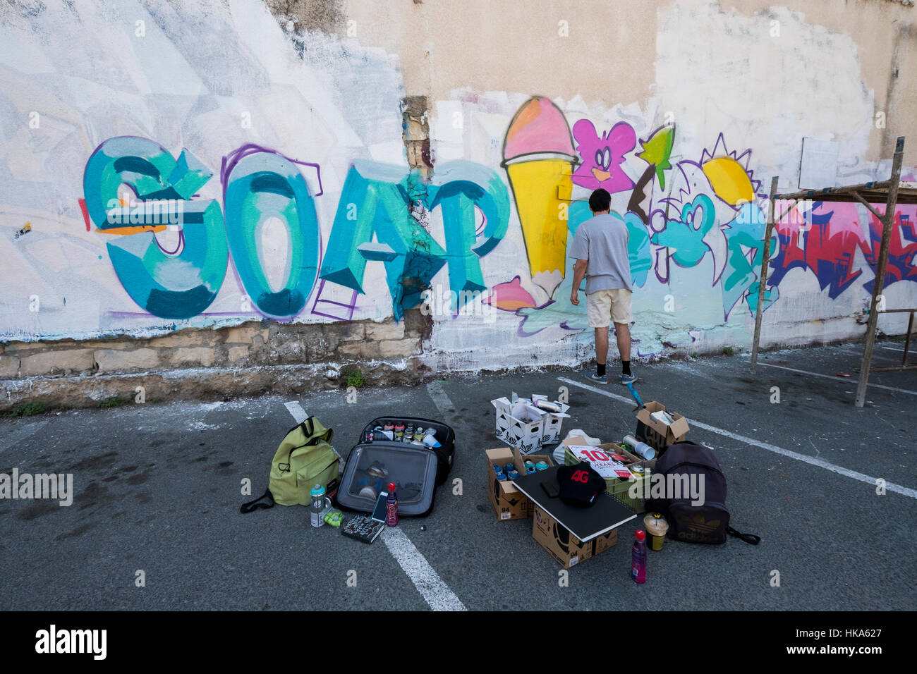 Un homme graffitis sur le mur, Limassol, Chypre. Banque D'Images