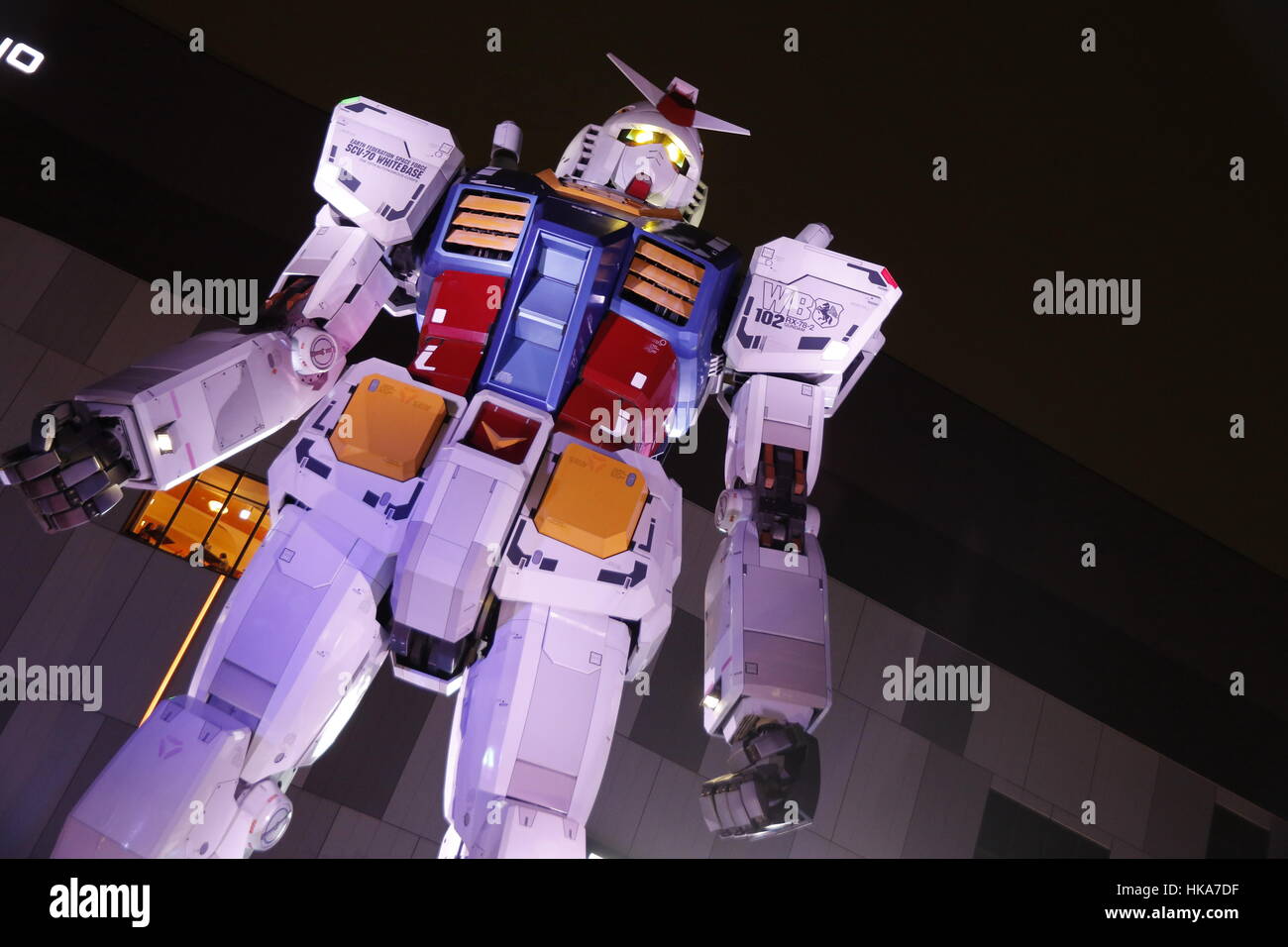 Taille réelle statue de Gundam à Gundam/Tokyo, Odaiba, Tokyo, Japon, 13.12.2016. Banque D'Images