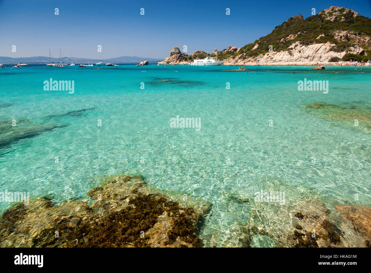 Eau turquoise de Cala Corsara Cove à l'archipel de La Maddalena en Sardaigne Banque D'Images