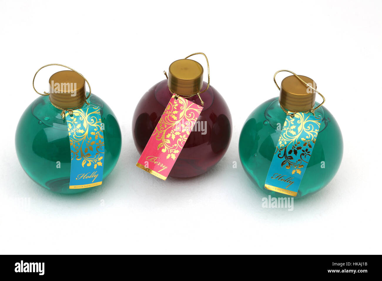 Holly Berry et baignoire et douche Gels dans Ball Ball bouteilles cadeau de Noël Banque D'Images