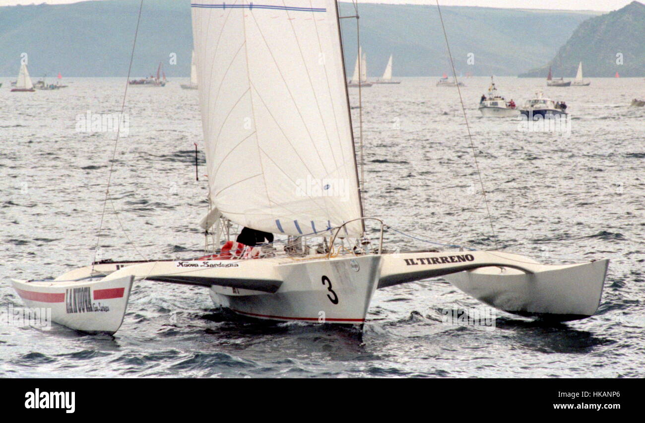 AJAXNETPHOTO. 5ème Juin, 1988. PLYMOUTH, en Angleterre. - 1988 CARLSBERG STAR course transatlantique en solitaire OSTAR 1988 - Démarrer - LA NUOVA SARDEGNA, skipper, PIERRE SICOURI (ITA). Placé dans la catégorie 9e, 9e au classement général. PHOTO:AJAX NOUVELLES PHOTOS REF:2880506 11 Banque D'Images