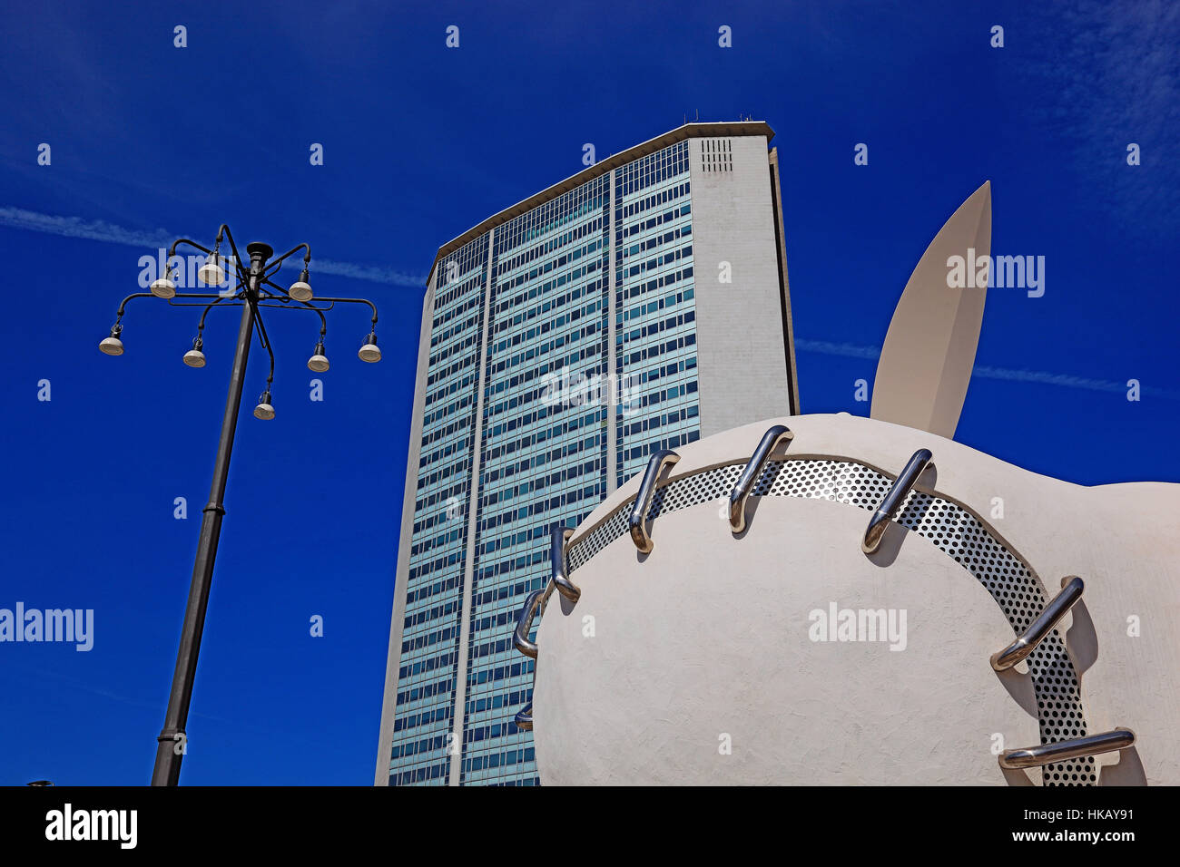 L'Italie, ville de Milan, siège du gouvernement et de big apple, la sculpture à Piazza centrale Banque D'Images