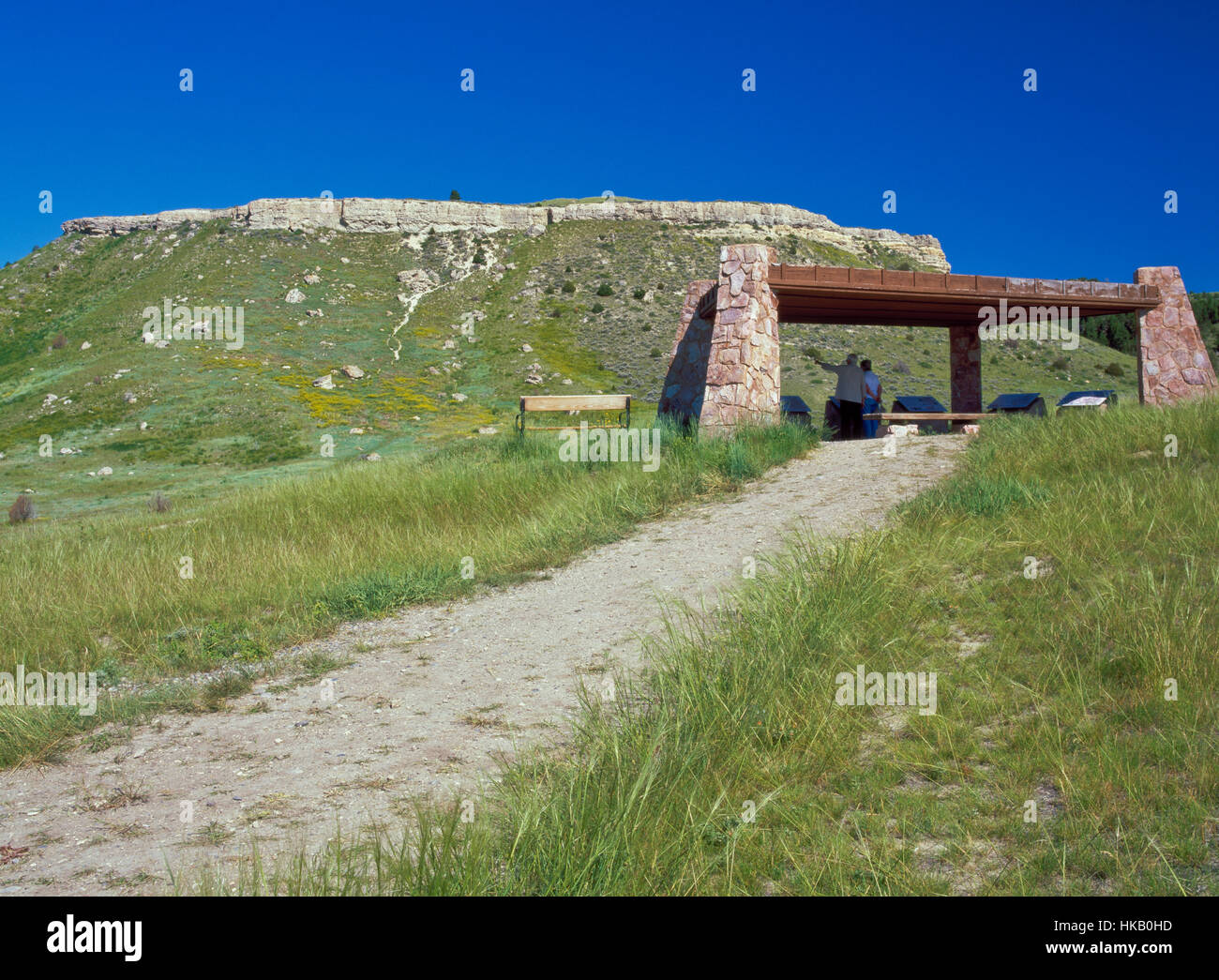 visiteurs aux kiosques d'information du parc national de saut à la buffalo de madison près de logan, montana Banque D'Images