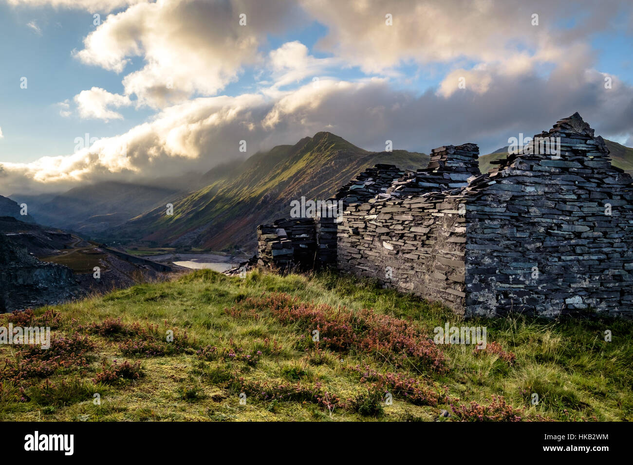 Le lever du soleil sur la carrière d'Ardoise Dinorwic abandonnés Llanberis Banque D'Images