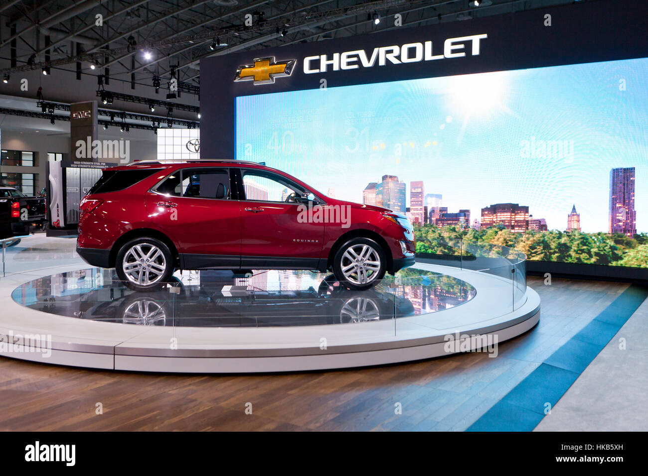 Washington, USA. 26 janvier, 2017. Le rapport annuel de l'Auto de Washington apporte un grand nombre des principaux fabricants de voitures à Washington, D.C., en mettant en évidence de nouvelles caractéristiques de sécurité et de modèles de véhicules électriques et multisegments de luxe/sport. Credit : B Christopher/Alamy Live News Banque D'Images