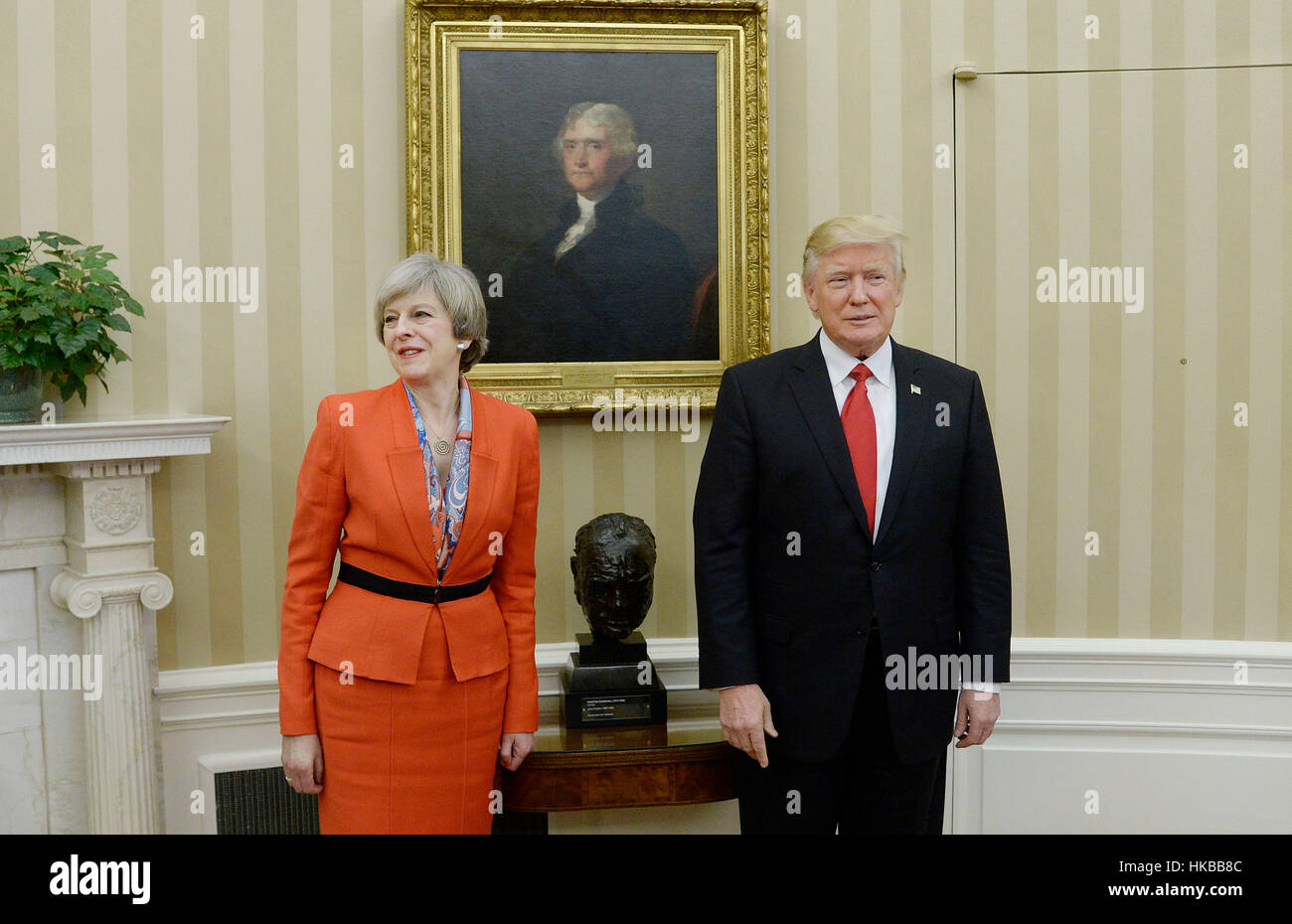 Washington DC, USA. 27 janvier 2017. Le Président des Etats-Unis, Donald Trump rencontre le Premier ministre Theresa Peut du Royaume-Uni dans le bureau ovale de la Maison Blanche à Washington, D.C, le 27 janvier 2017. Credit : MediaPunch Inc/Alamy Live News Banque D'Images