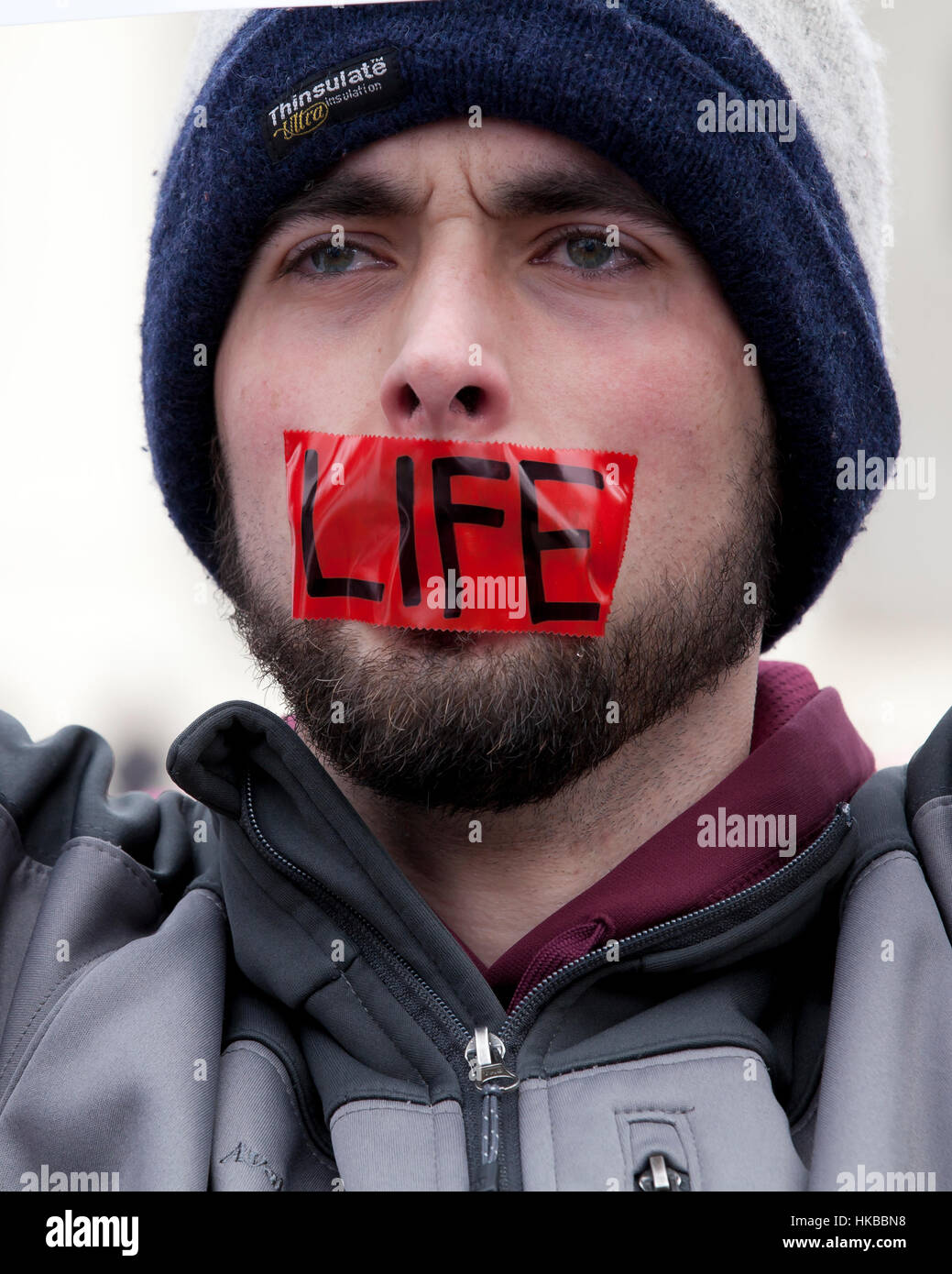 Washington, DC, USA. 27 janvier, 2017.Des milliers de militants pro-vie de mars le National Mall à l'édifice de la Cour pro-vie annuel de mars. De nombreux militants pro-choix aussi se rassembler devant la Cour suprême, où les deux côtés protester côte à côte. Credit : B Christopher/Alamy Live News Banque D'Images