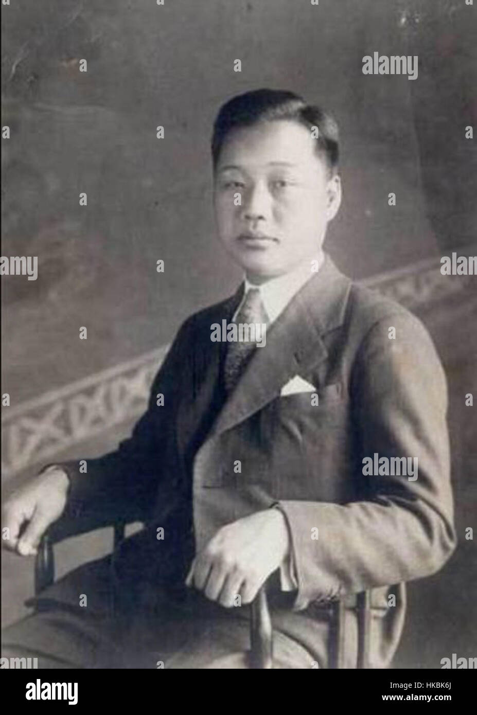 Cette œuvre de Park sang Hee démontre l'approche unique de l'artiste à la peinture contemporaine, mêlant des éléments abstraits à des détails réalistes. La composition reflète une intégration harmonieuse de la couleur et de la forme. Banque D'Images