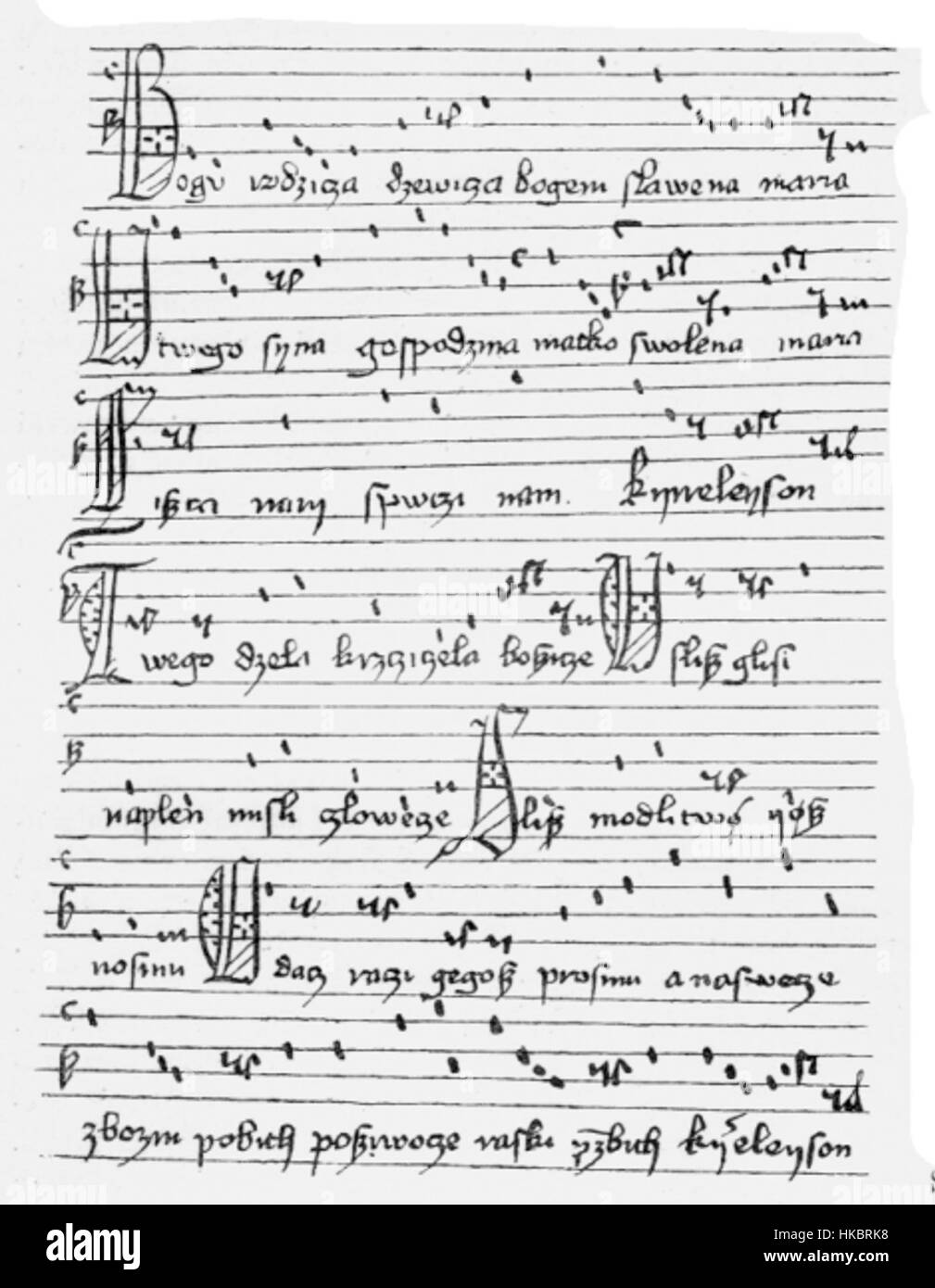 Cette image montre 'Bogurodzica', un manuscrit de 1407 du plus ancien hymne polonais connu. L'hymne, qui a joué un rôle important dans l'histoire religieuse et culturelle polonaise, est représenté à travers une calligraphie médiévale complexe et des décorations ornementales. Banque D'Images