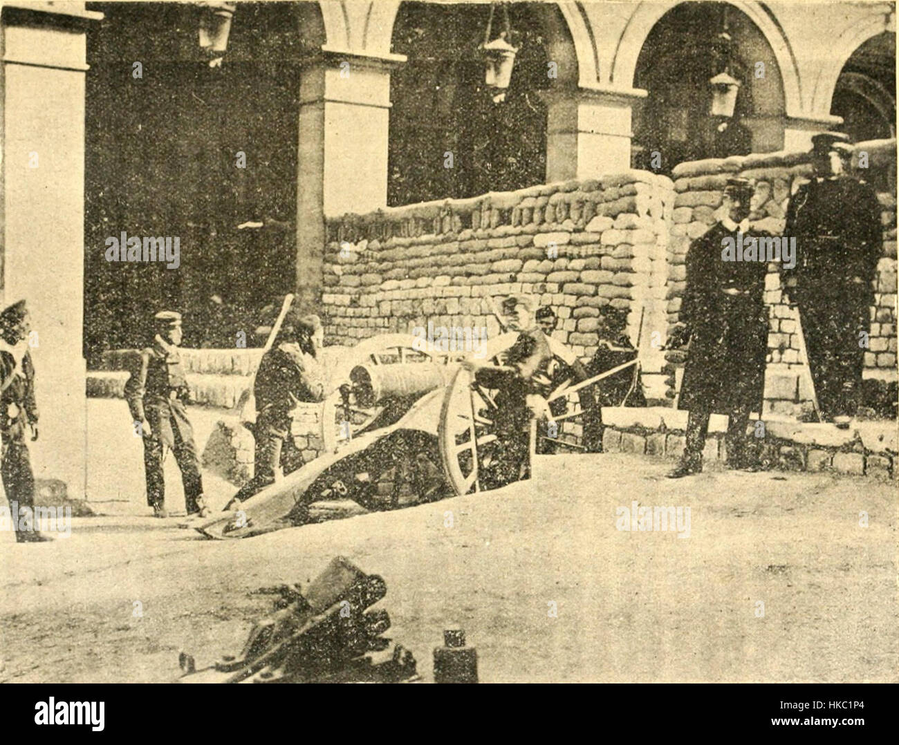 « Histoire socialiste » de Jean Jaurès est une œuvre historique et politique qui aborde le développement du socialisme. Le volume particulier référencé, page 381, plonge dans les aspects clés de l'histoire socialiste et son impact sur la société à l'époque de Jaurès. Cette pièce fait partie de son effort plus large pour documenter la montée du socialisme en France et au-delà. Banque D'Images