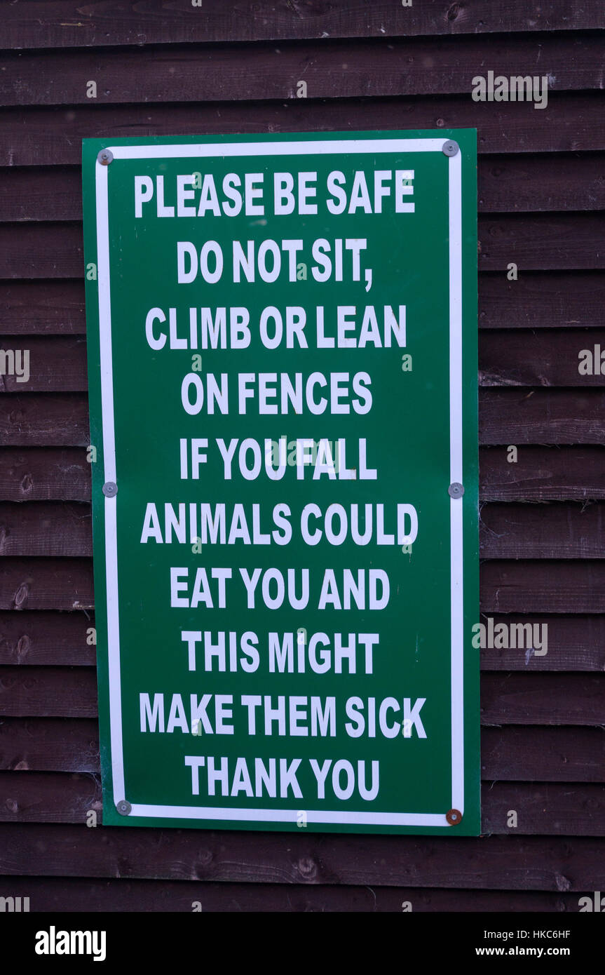 Signe d'humour dans le champ, Hebden Bridge, West Yorkshire Banque D'Images