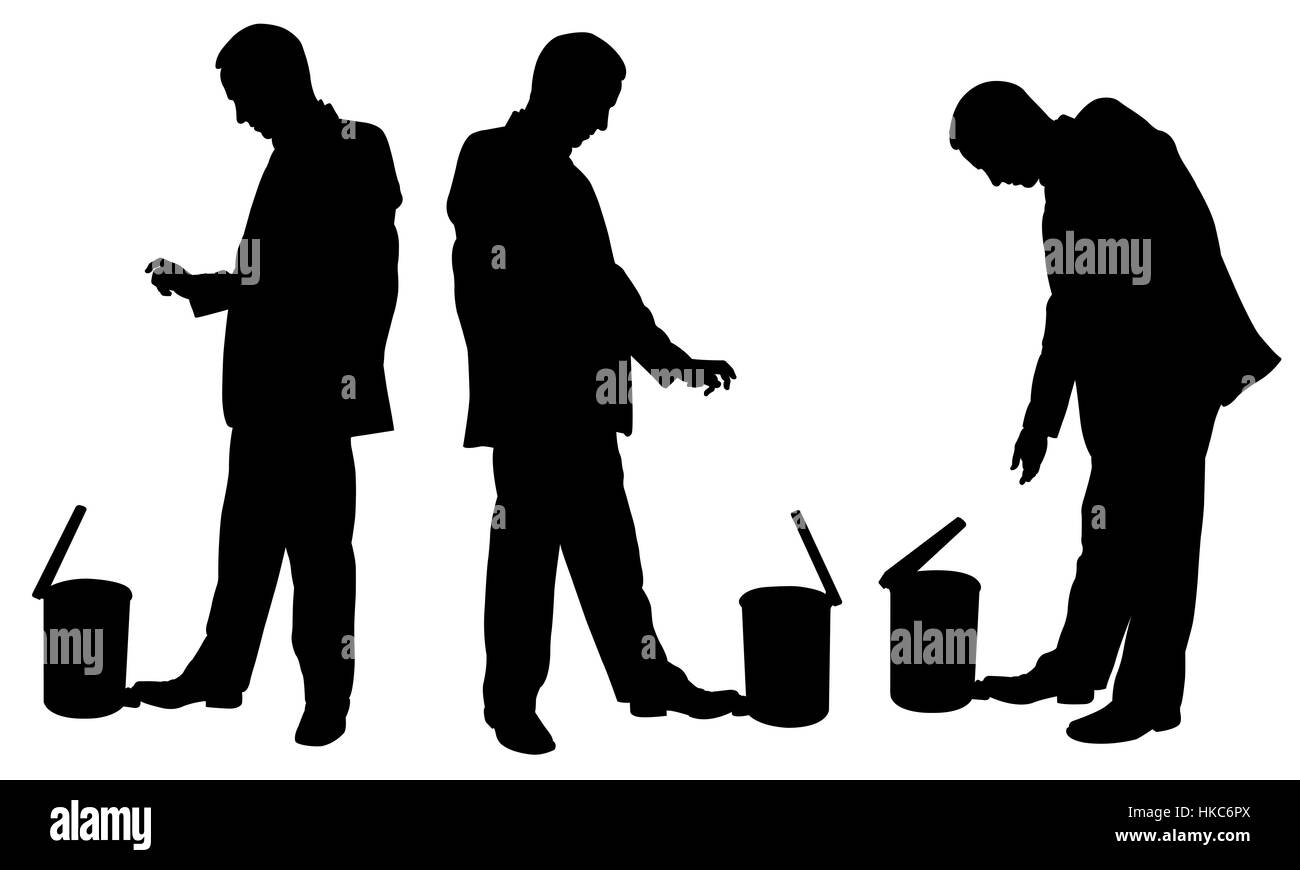 Les gens de jeter vos déchets dans la poubelle isolated Banque D'Images