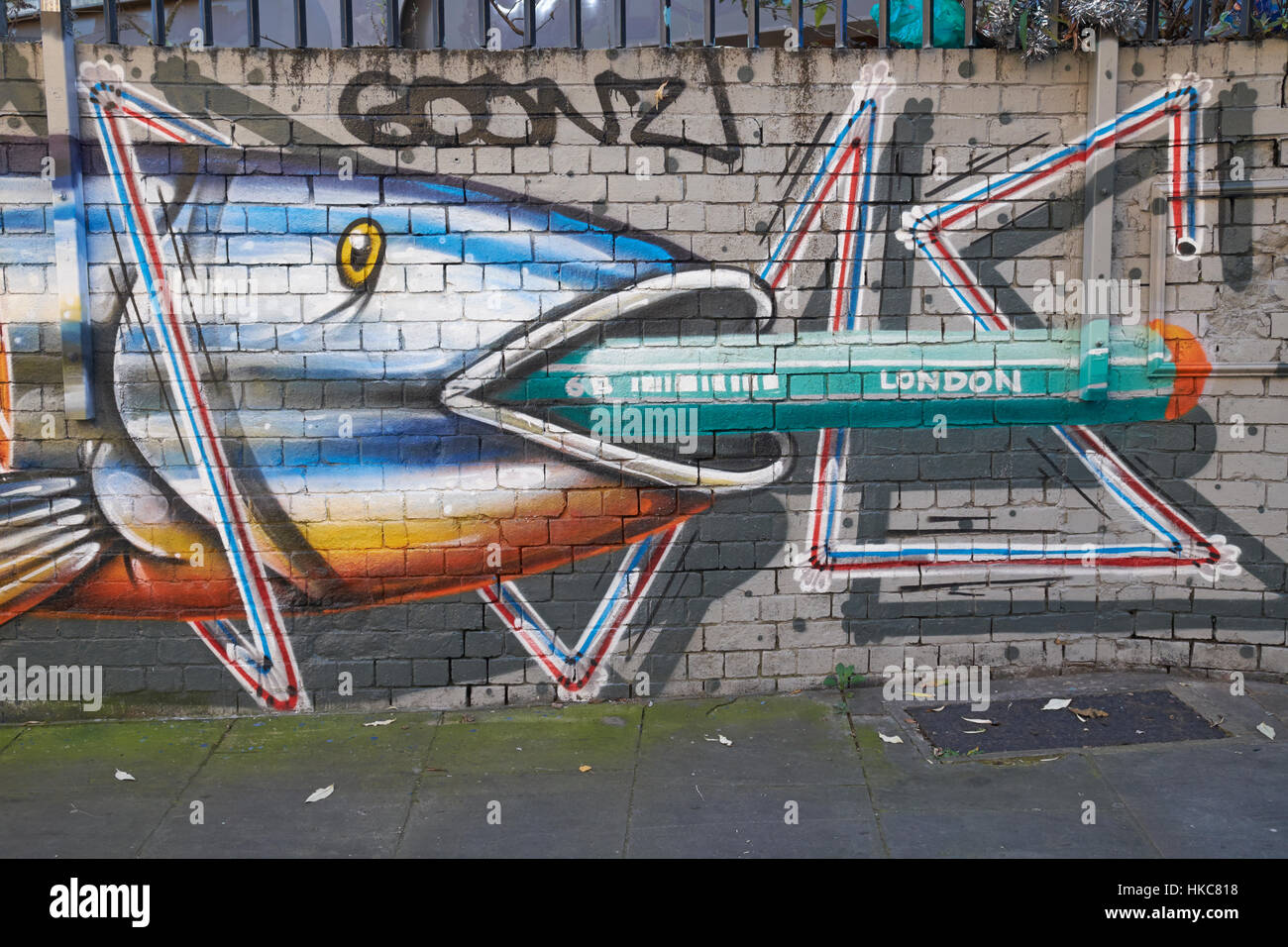 Street art par l'artiste autrichien 'HNRX'. St Grimsby, Shoreditch, East London, Angleterre. Banque D'Images