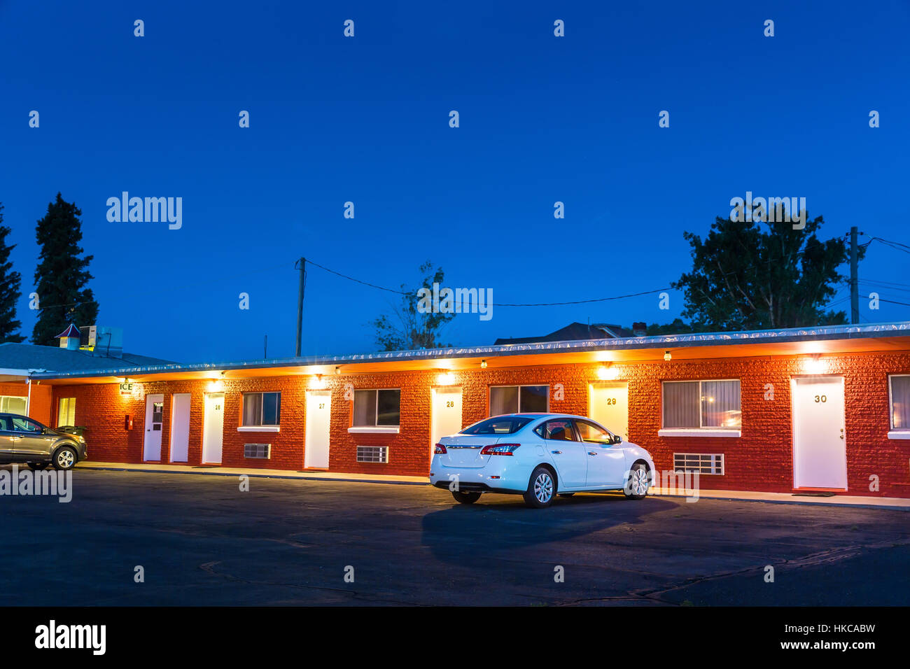 USA route motel dans la nuit. Banque D'Images